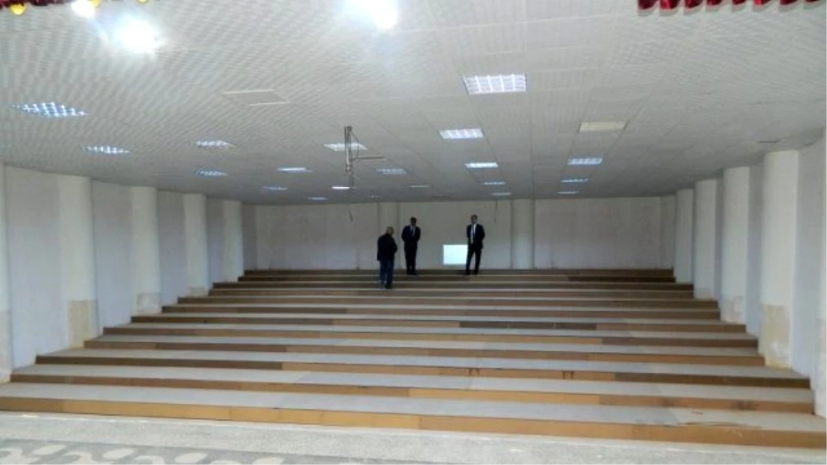 Kozlukta Konferans Salonu Tadilata Alındı
