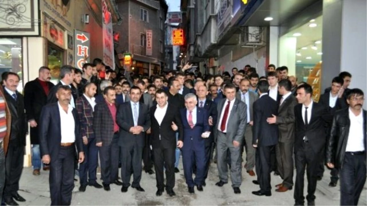 MHP Adaylarına Miting Gibi Karşılama