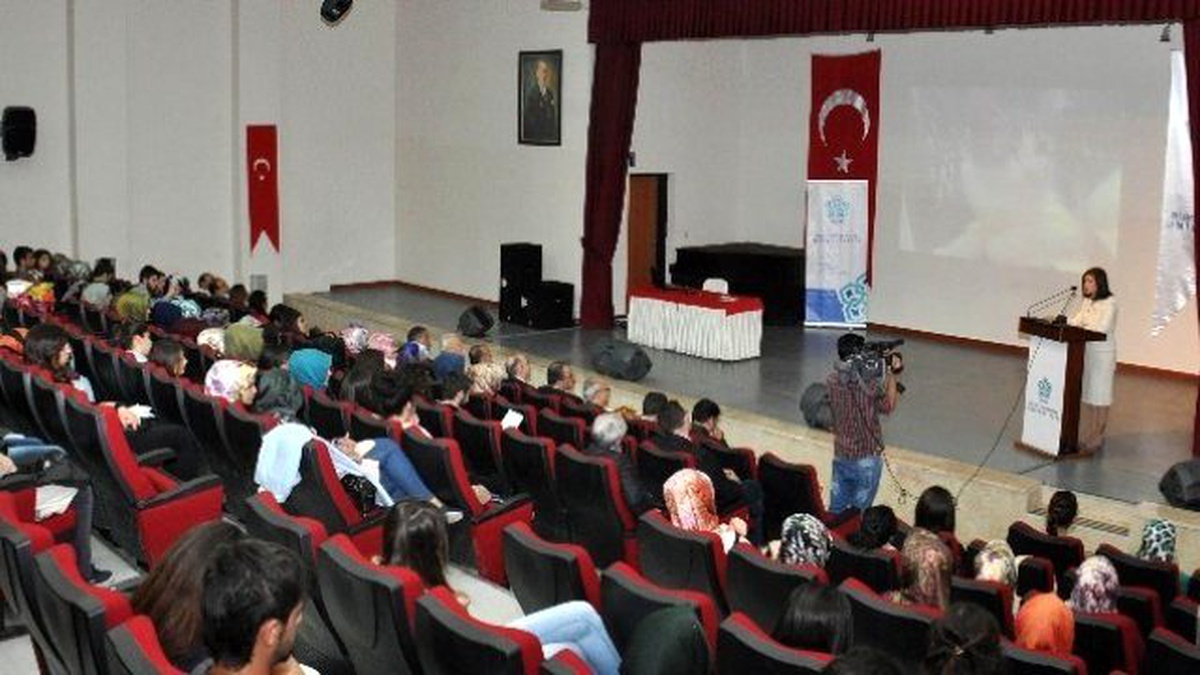 Neü\'de Sokak Hayvanlarının Sorunları Konuşuldu