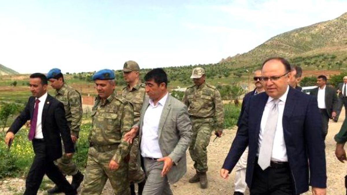 Siirt\'te Köy Korucusu Muhtar Öldürüldü