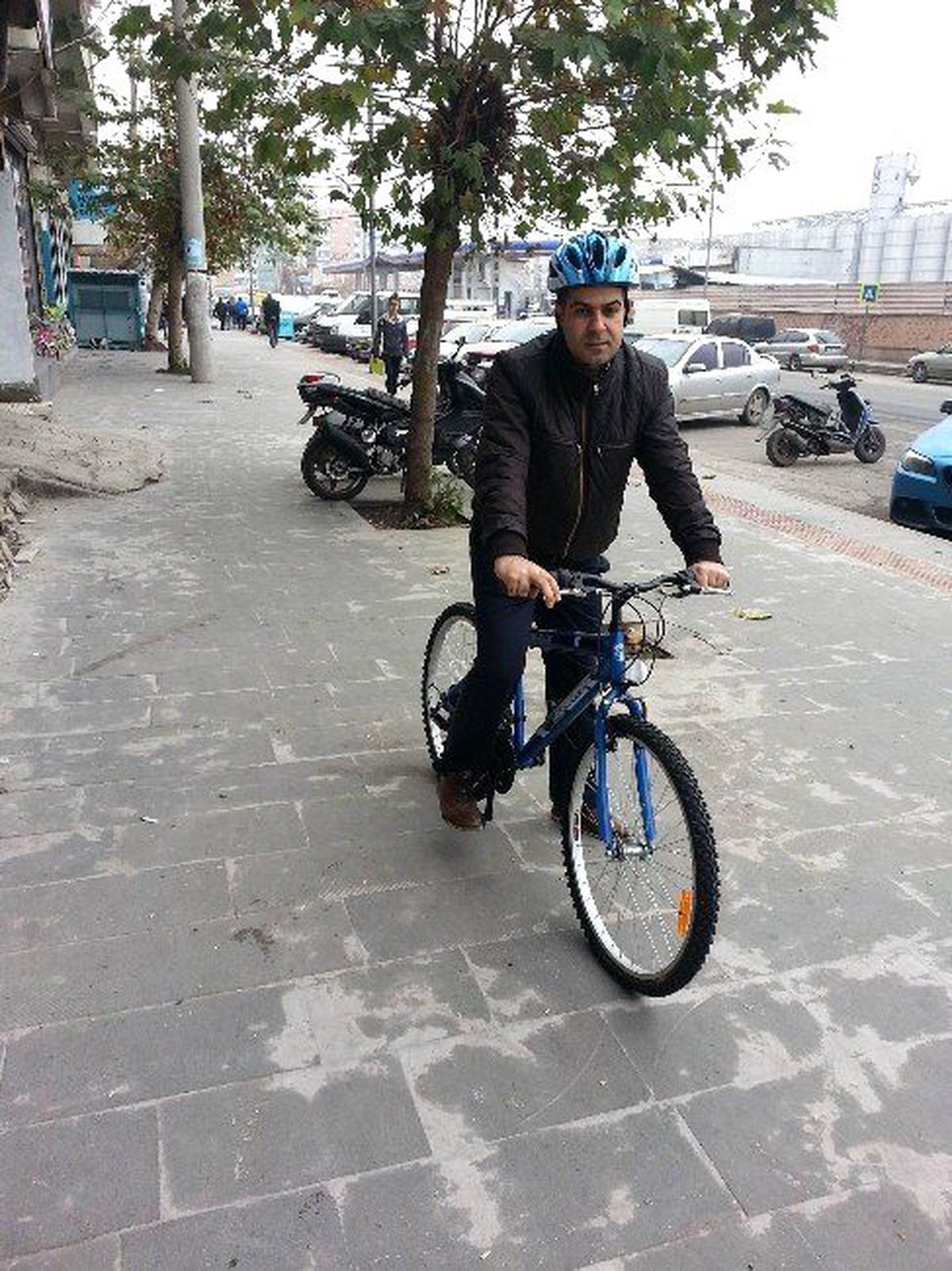 Spora Dikkat Çekmek İsteyen Doktor, Bisikletle İşe Gidip Geliyor