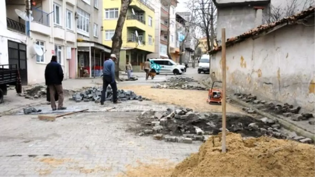 Süleymanpaşa\'da Yol Yapım Çalışmaları Devam Ediyor