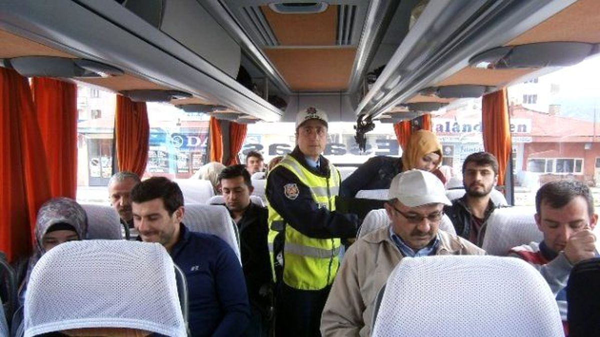 Trafik Ekiplerinden Yolculara Kemer Uyarısı
