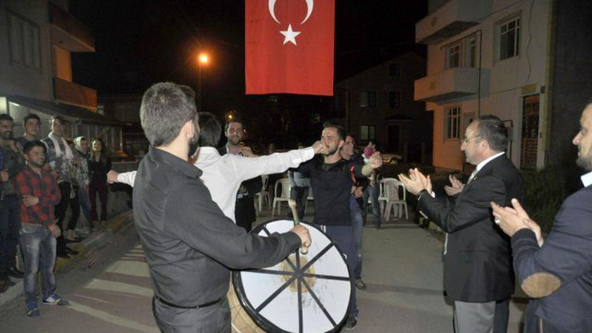 Üzülmez, Kartepe\'nin Askerlerini Uğurladı
