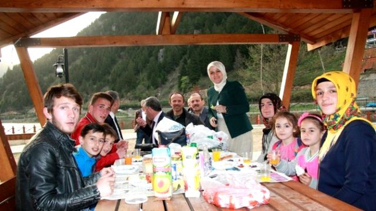 AK Parti Trabzon Milletvekili Adayı Ayşe Sula Köseoğlu, 3 İlçede Sürdürdüğü Seçim Çalışmalarında...