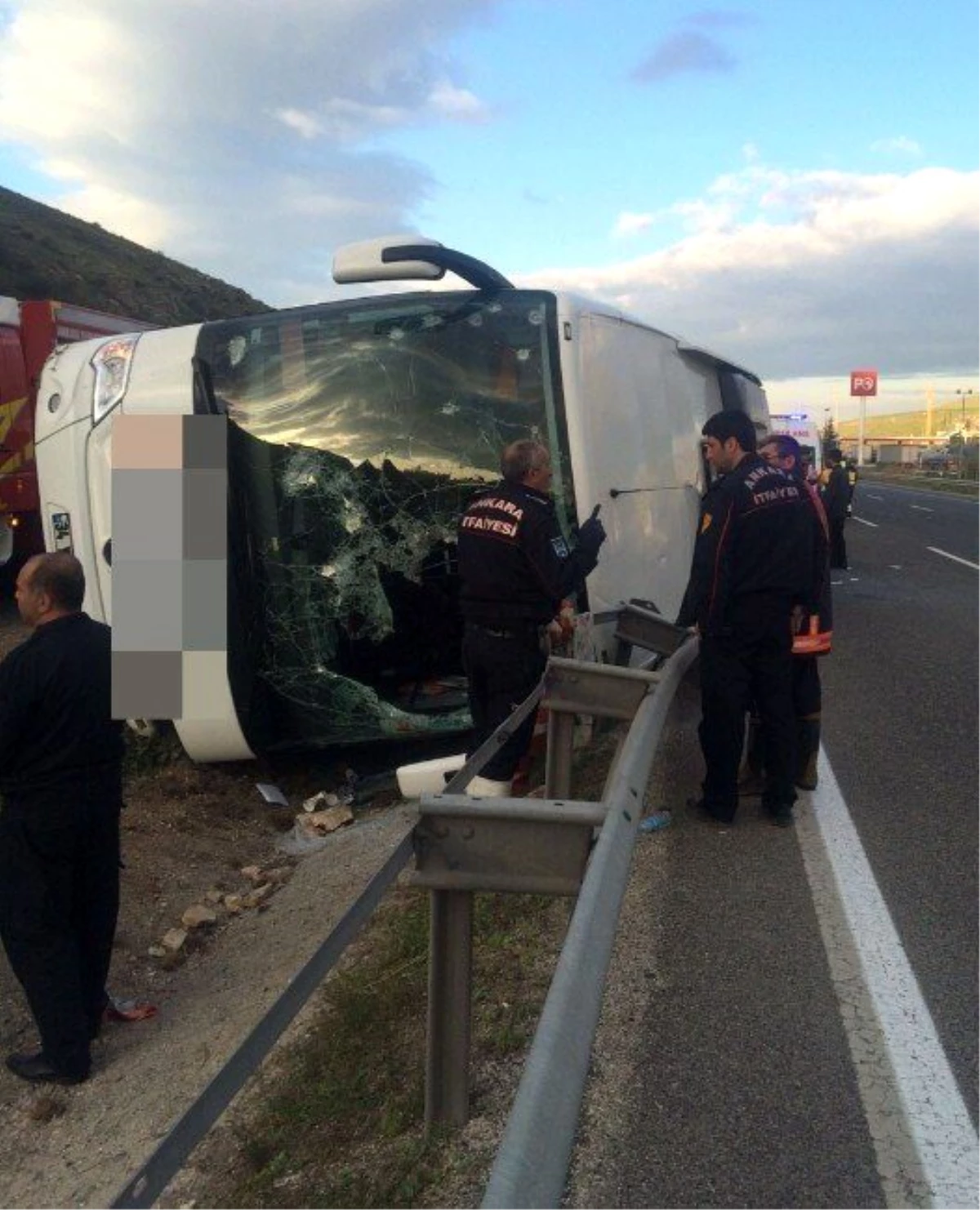 Ankara-eskişehir Karayolu\'nda Otobüs Kazası: 13 Yaralı