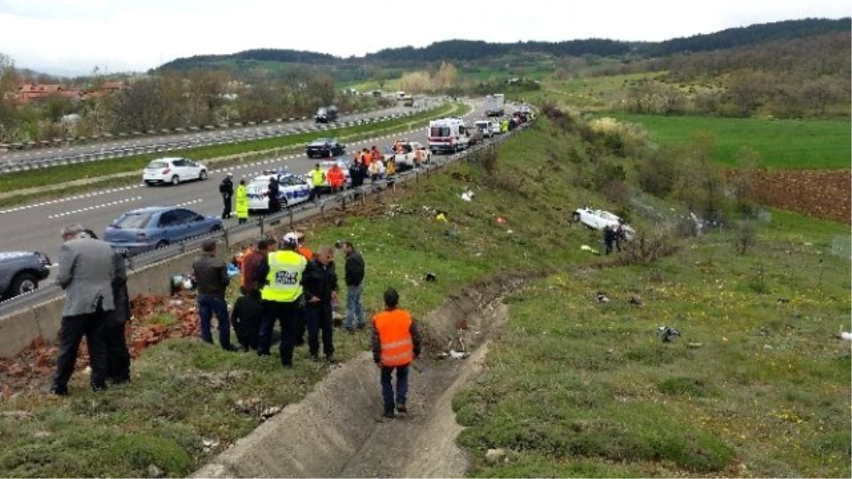 Bolu\'da Trafik Kazası; 2 Ölü 1 Yaralı