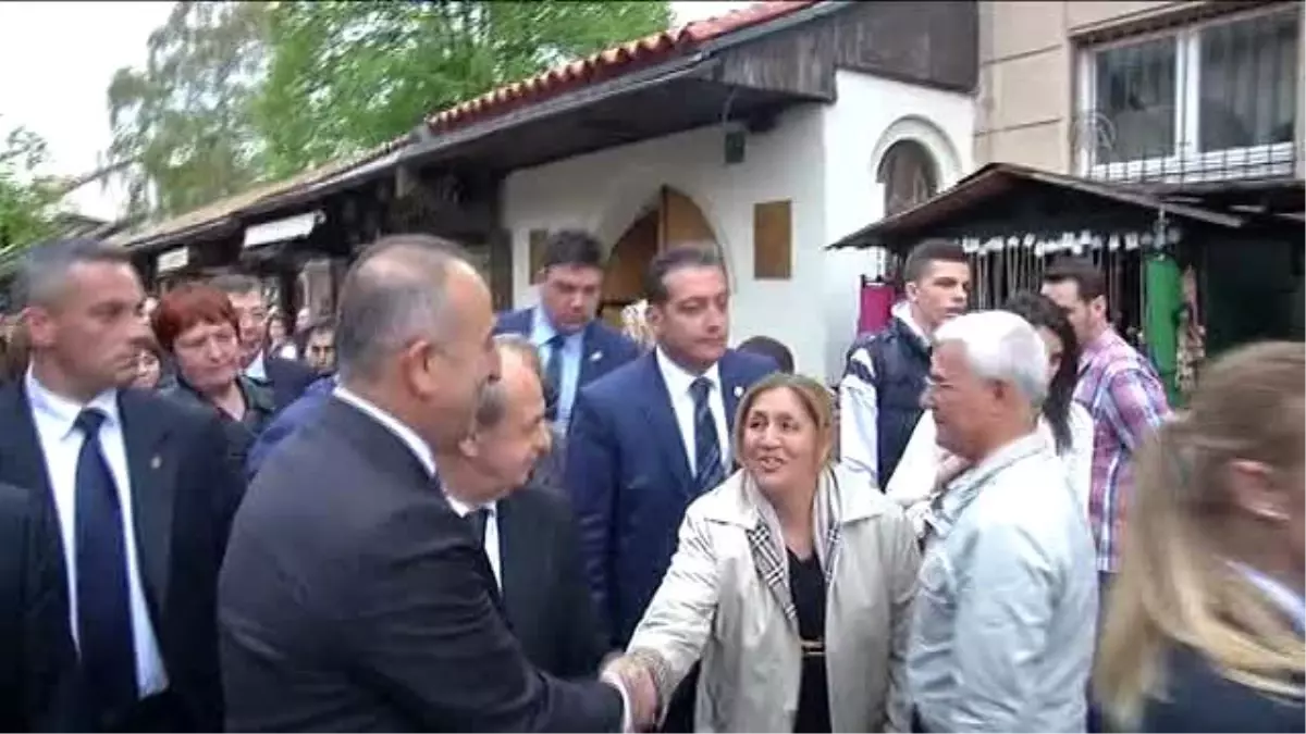 Çavuşoğlu, İzzetbegoviç\'in Kabrini Ziyaret Etti, Tarihi Başçarşı\'yı Gezdi