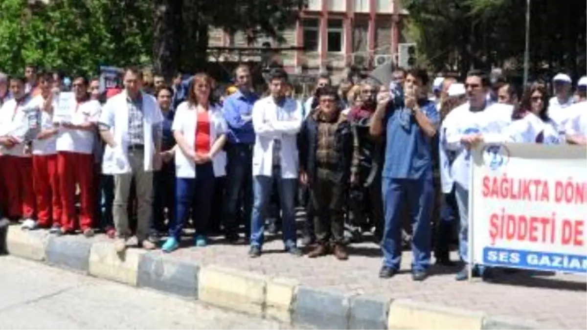 Gaziantep\'te Sağlık Çalışanlarına Saldırı Protesto Edildi