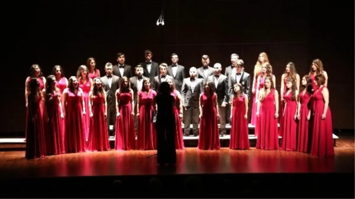 Gstf ve Eğitim Fakültesi Korosundan Konser