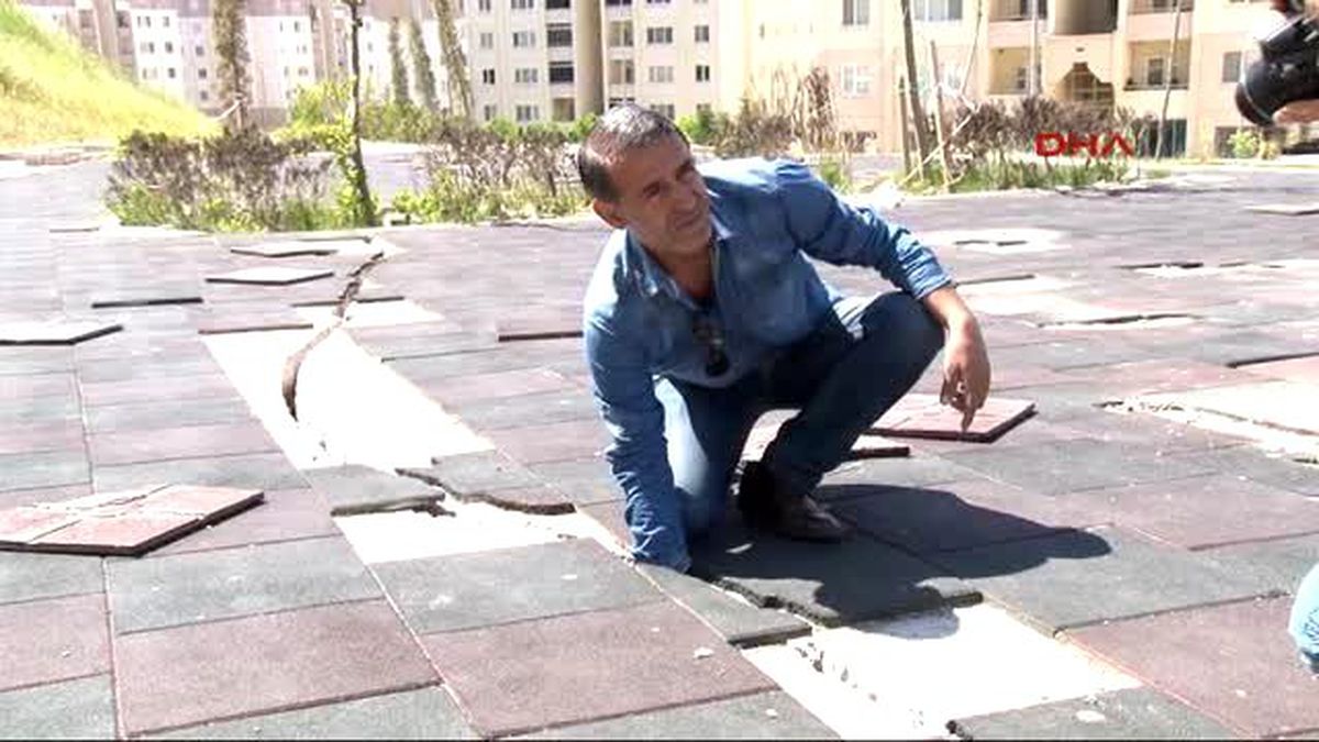 İzmir Çiğli\'de Heyelan Riski Tedirginliği 1