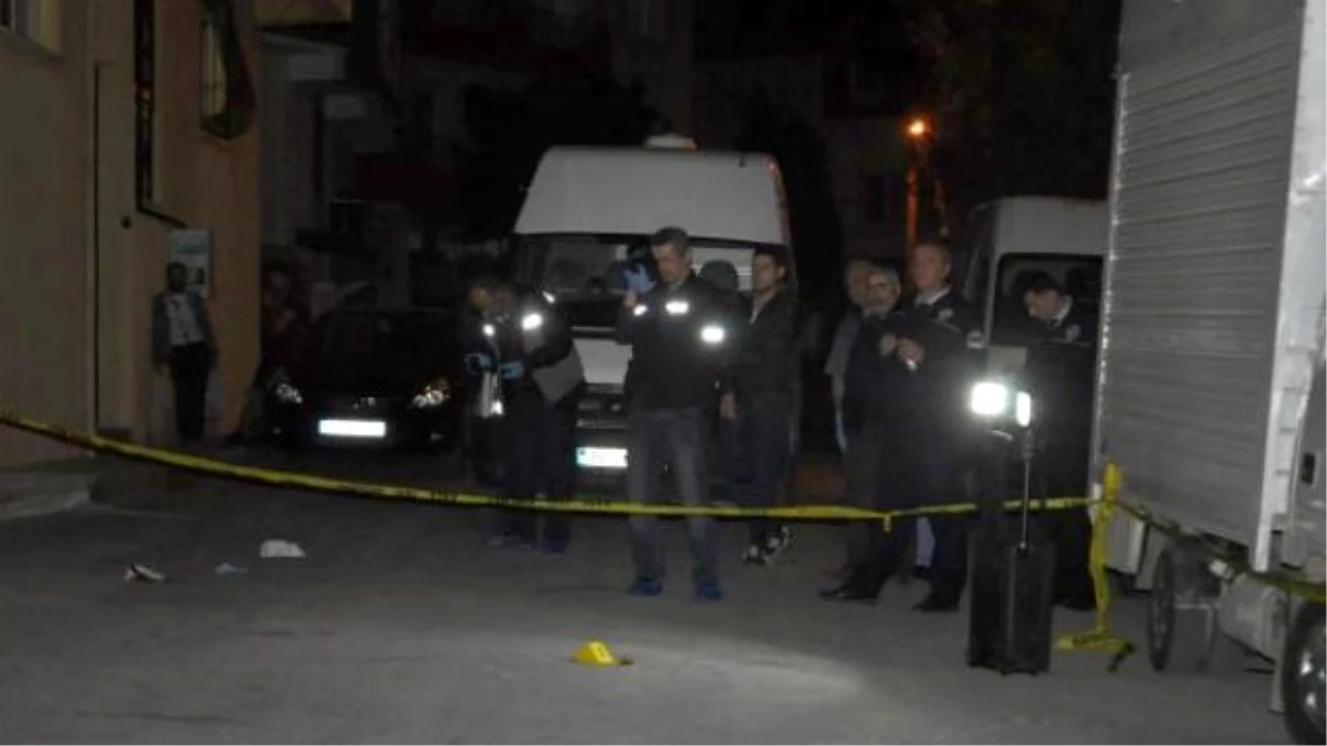 İzmir\'de Kahveye Pompalı Tüfekli Saldırı: 1 Ölü, 1 Yaralı