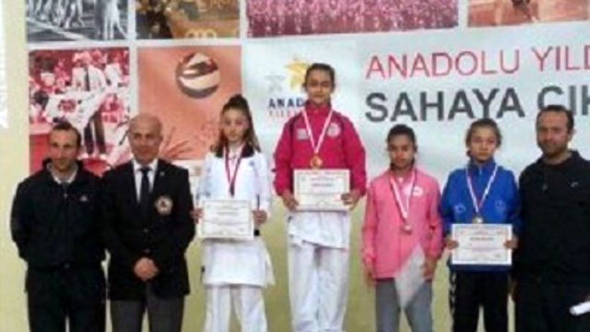 Karate\'de Amine Çakmak Altın Madalya Aldı