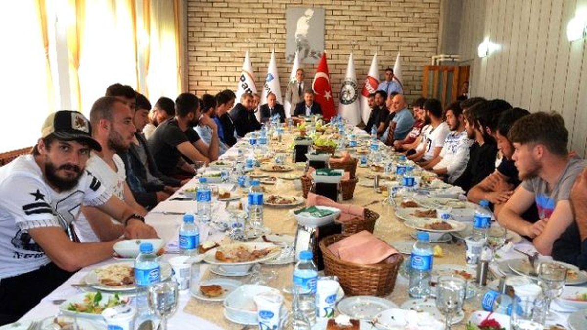 Kayseri Şeker Spor\'da Kahramanmaraş Büyükşehir Belediyespor Maçı Öncesi Moral Yemeği