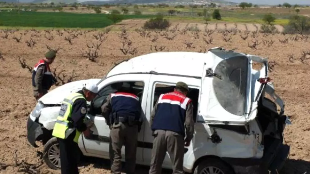 Otomobil Tarlaya Uçtu, Sürücü Ağır Yaralandı