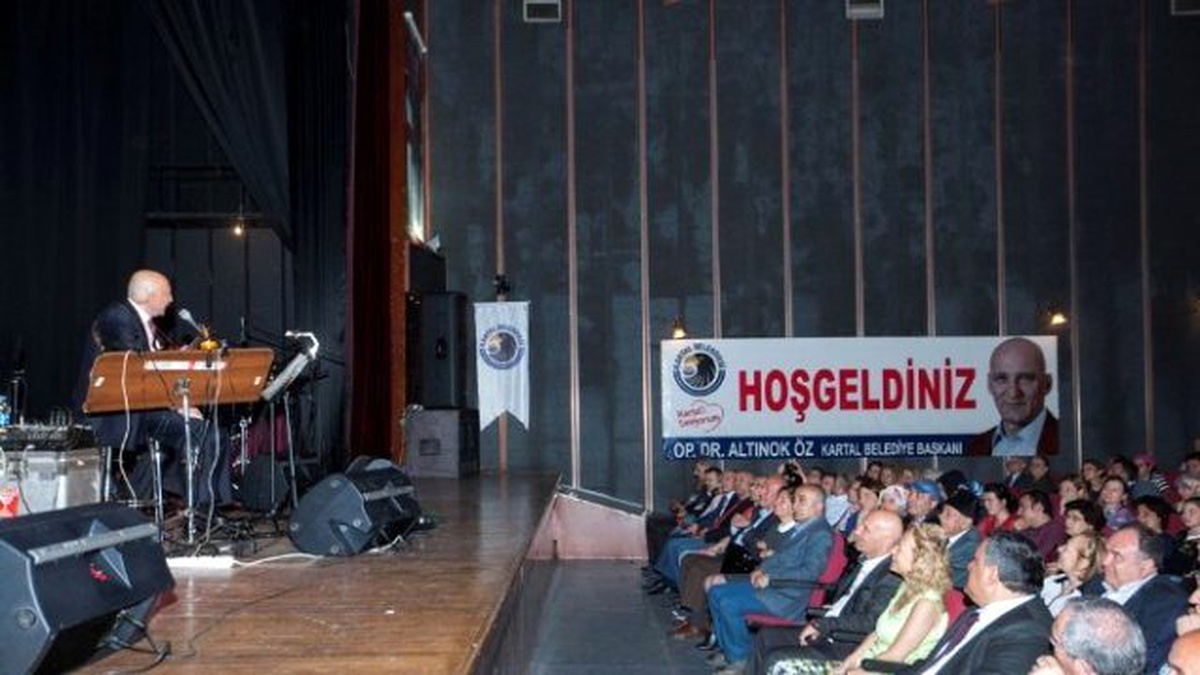 Özdemir Erdoğan\'la Kartal\'da Müzik Şöleni