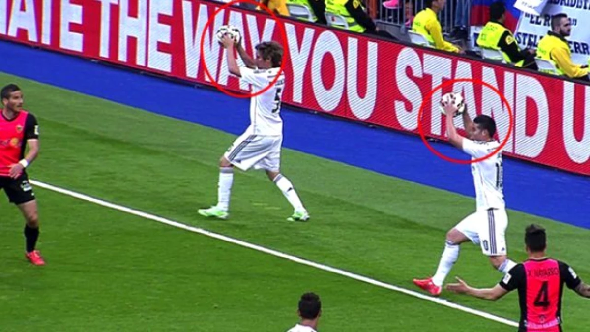 Real Madrid-Almeria Maçında Coentrao ile Rodriguez Aynı Anda Taç Attı