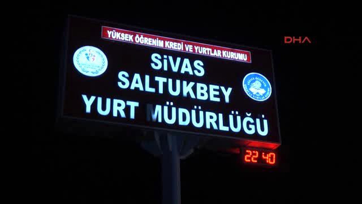 Sivas - Cumhuriyet Üniversitesi\'nde Karşıt Görüşlü Öğrenciler Arasında Kavga: 6 Yaralı