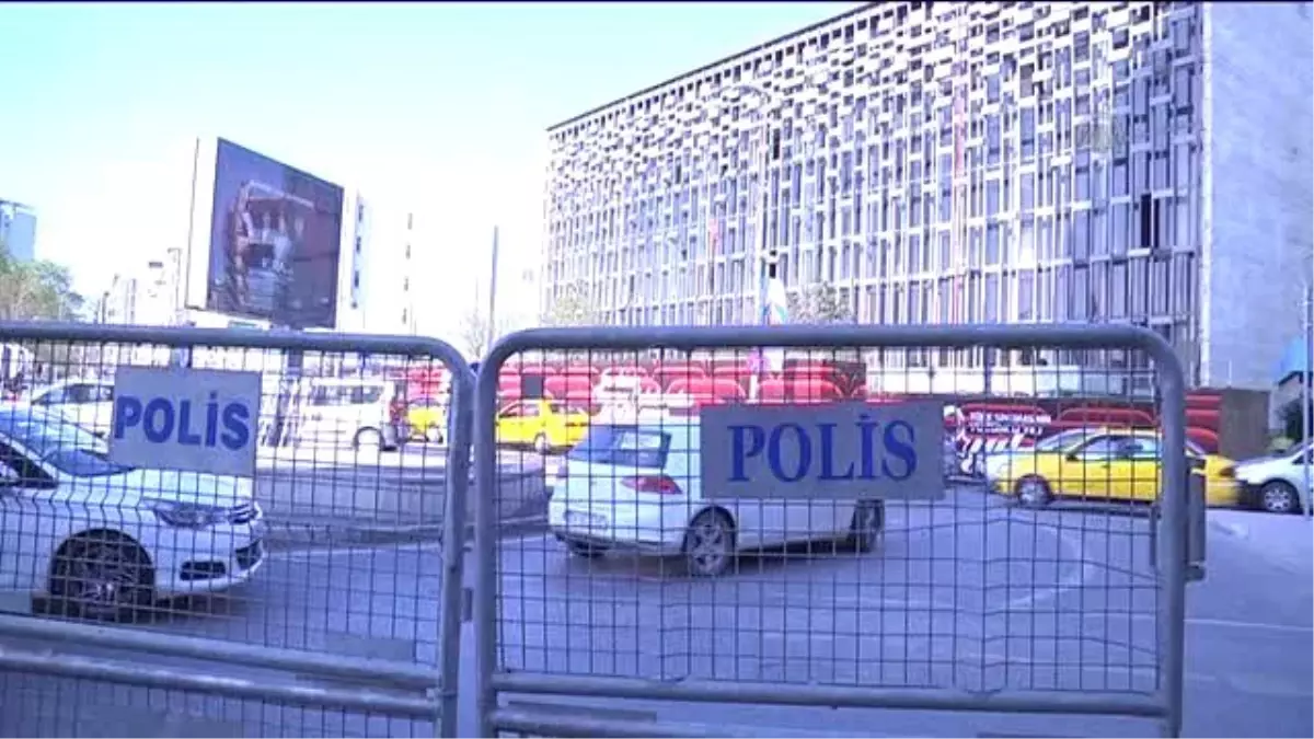 Taksim Meydanı ve Çevresi Bariyerlerle Kapatıldı