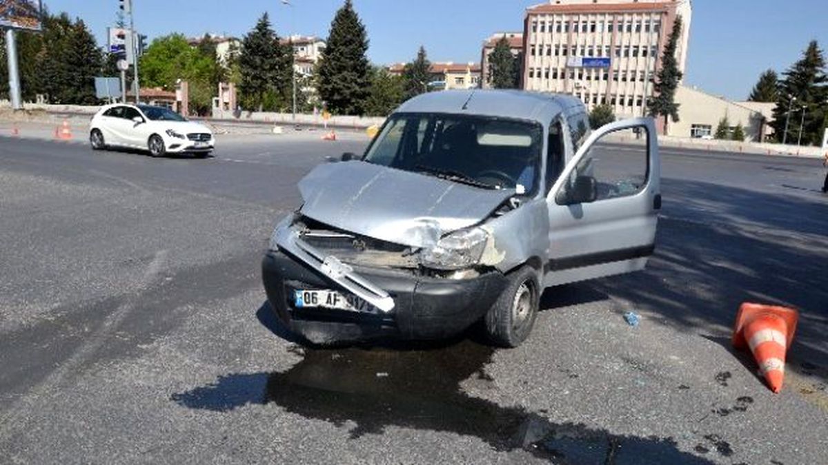 Trafik Kazası: 3 Yaralı
