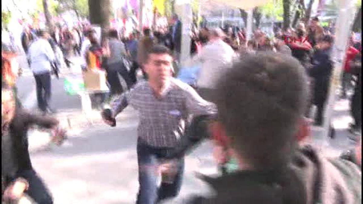 Uşak\'ta Hdp Standına Saldırı