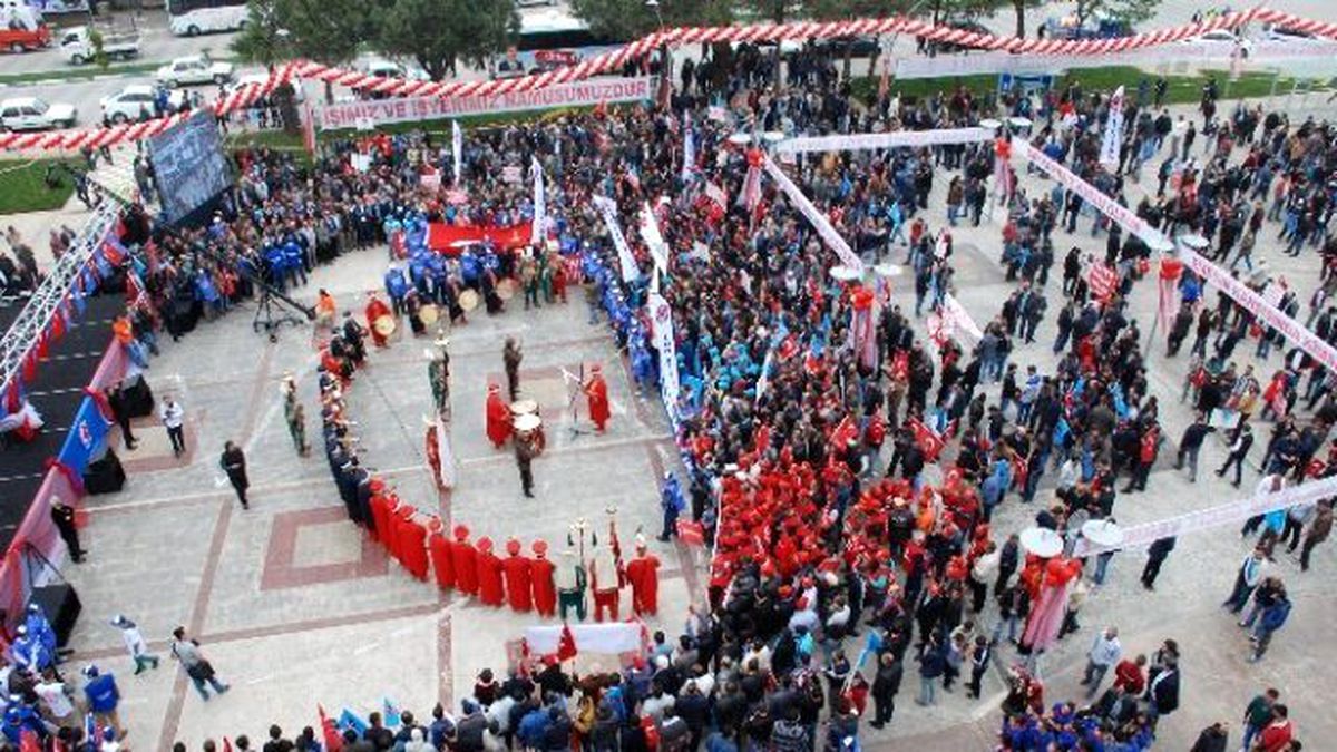 1 Mayıs Biga\'da Bayram Gibi Kutlandı