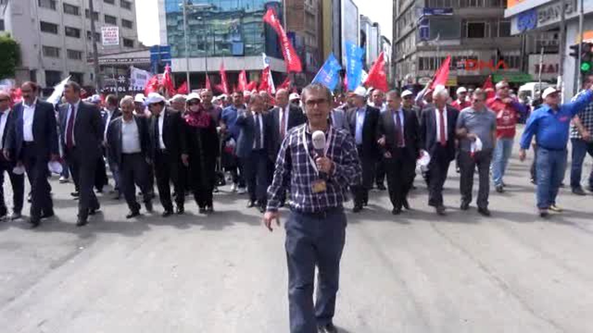 Adana Kamu Sen? İn Adana? da 1 Mayıs Kutlamasında Polise Gülsuyu Sıkıldı
