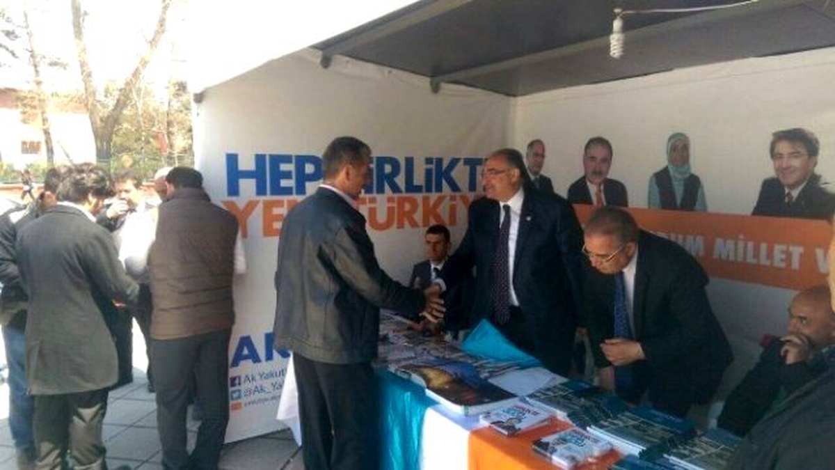 Ak Parti, 7 Haziran Seçimlerine Ak Nokta Stantlarıyla Hazırlanıyor
