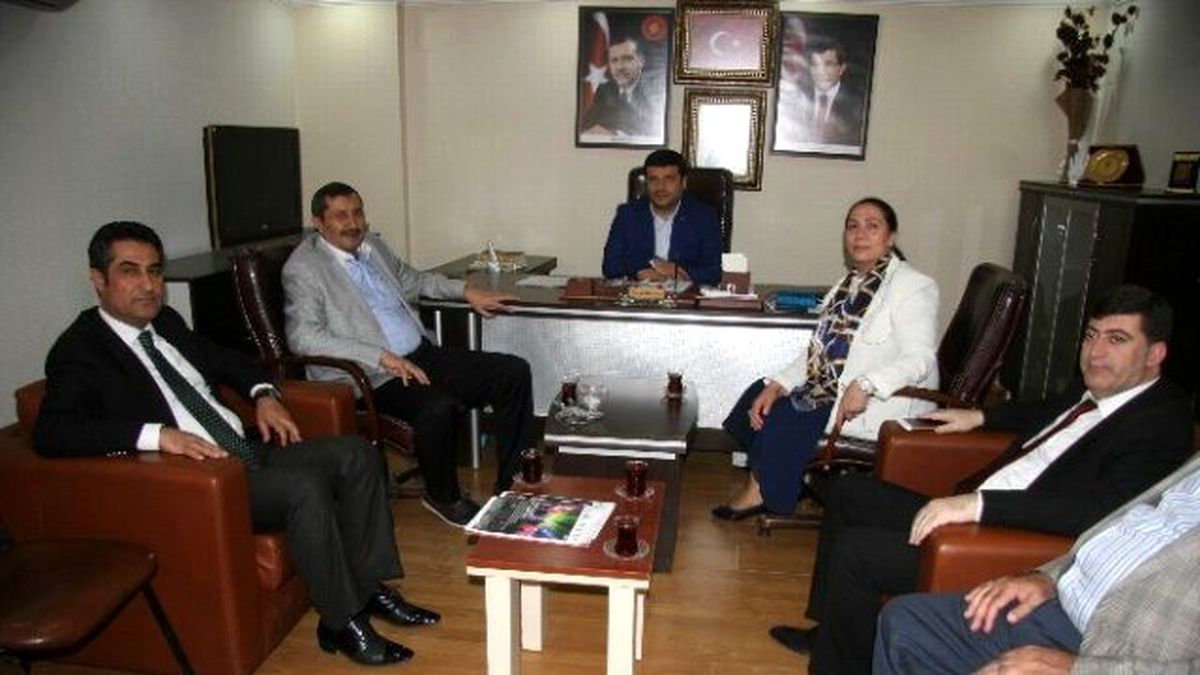 AK Parti\'liler Yenişehir İlçe Binasında Bir Araya Geldi