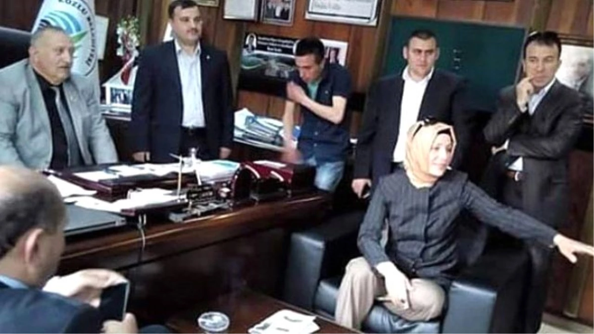 AK Partili Kadın Adayın Oturuşu Tartışma Yarattı