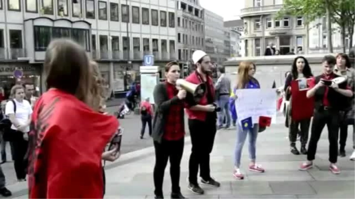 Almanya?ya Sığınma Talebinde Bulunan Kosovalılar Protesto Düzenledi