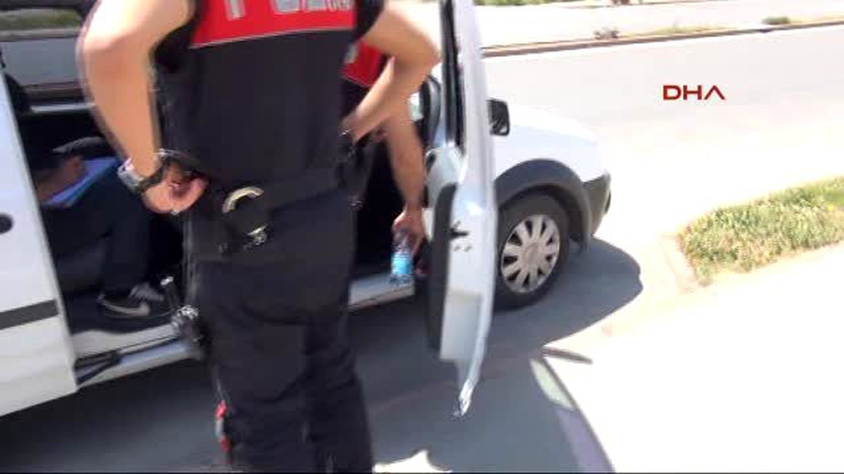 Antalya Barışma Teklifini Kabul Etmeyen Eşini ve Kızını Bıçakladı