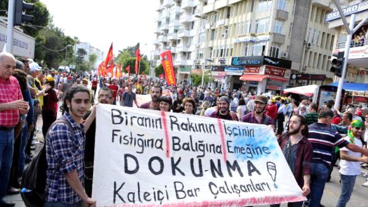 Antalya\'da Polis 1 Mayıs Kutlamalarını Uzaktan İzledi (2)