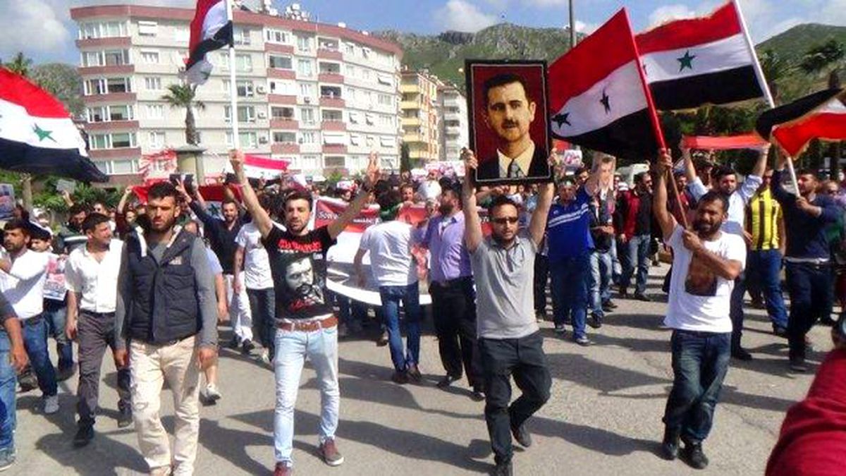 Atatürk ve Esed Posteri Aynı Eylemde!