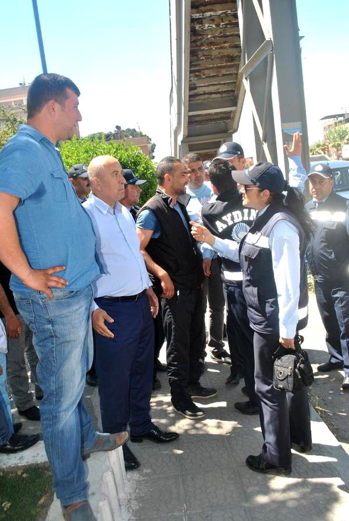 Aydın Büyükşehir ile İncirliova Belediyesi\'nin Arasında Pankart Krizi