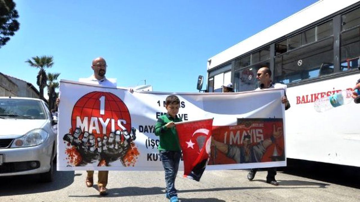 Ayvalık\'ta İşçiler 1 Mayıs\'ı Kutladı