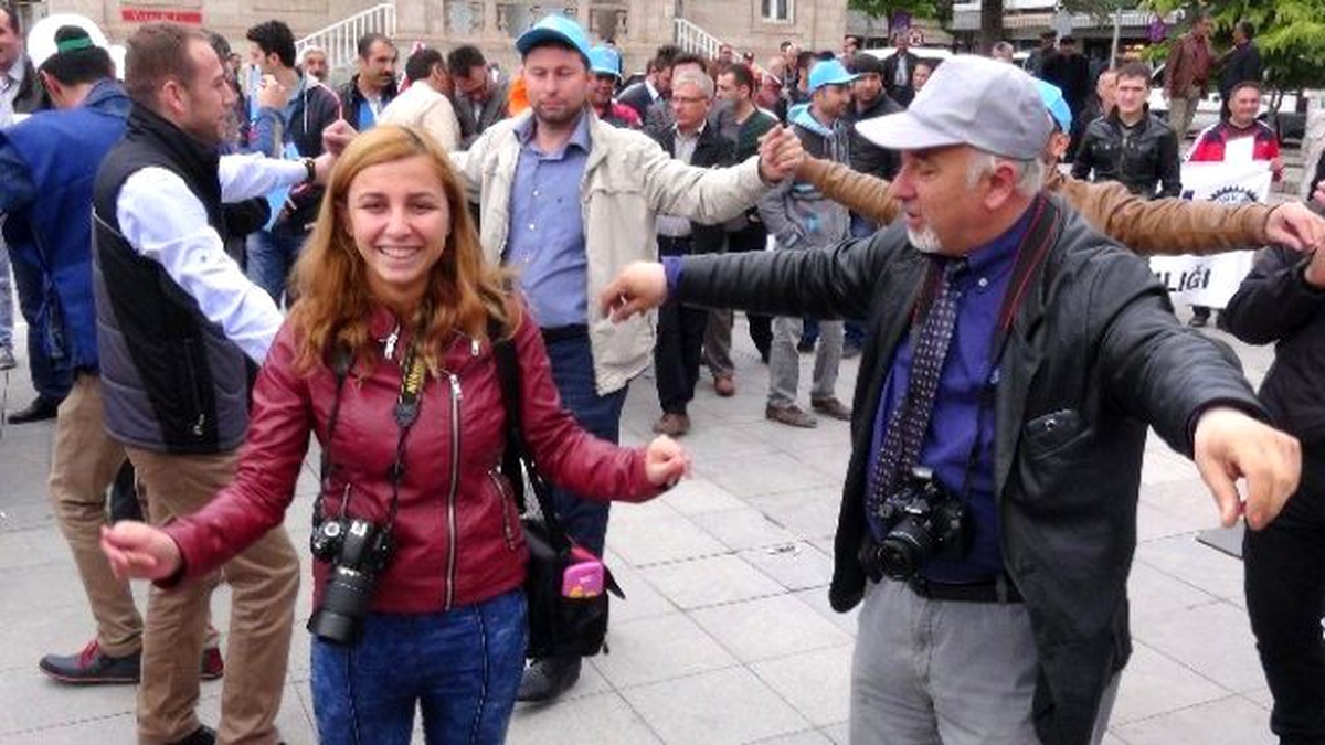 Basın Mensupları ile Birlikte Oynayarak 1 Mayıs\'ı Kutladılar