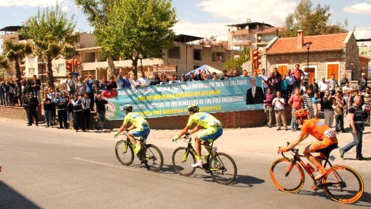 Bisiklet Turunda Belediyeler Arasında Pankart Krizi