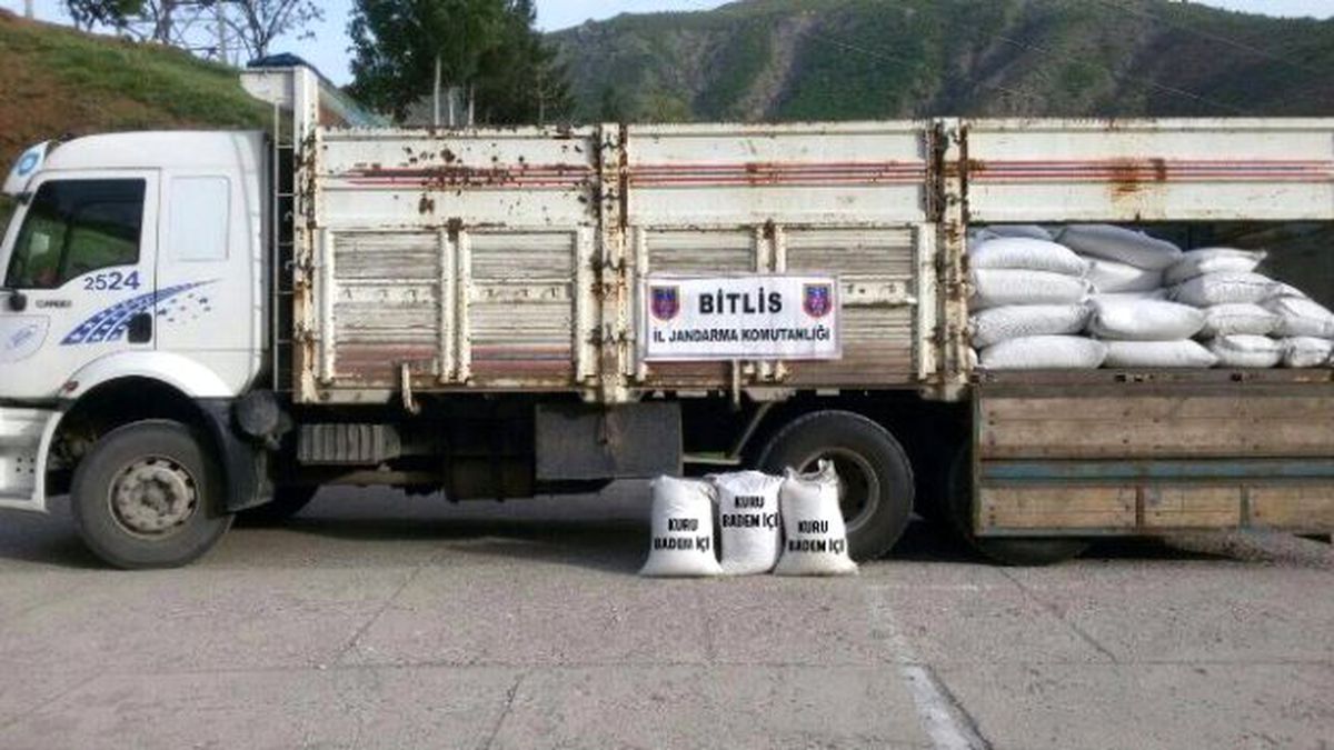 Bitlis\'te 10 Ton Kaçak Badem İçi Ele Geçirildi