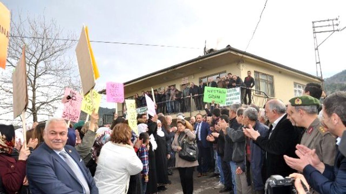 Bursa\'da Köylü Kadınların \'Hes\' Zaferi