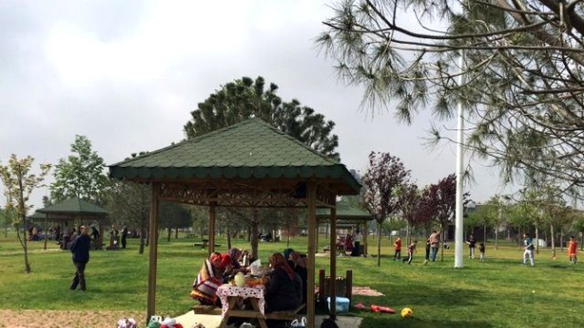 Bursalı İşçiler 1 Mayısı Aileleriyle Piknik Yaparak Kutladı