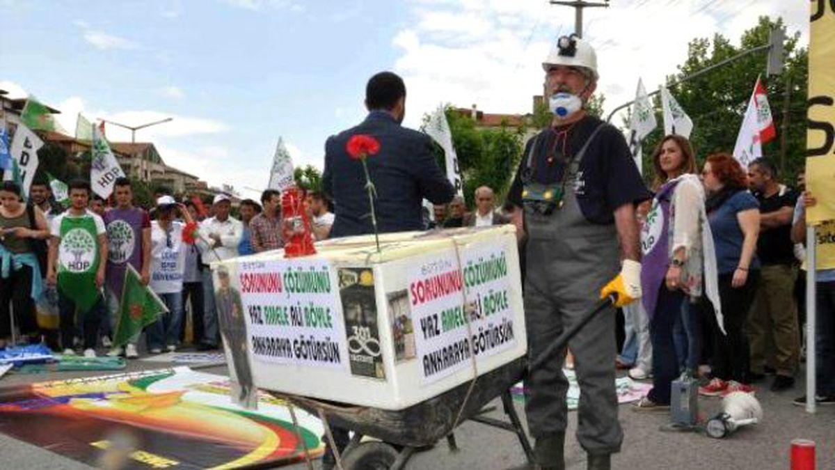Denizli\'deki Kutlamalarda Slogan Gerginliği