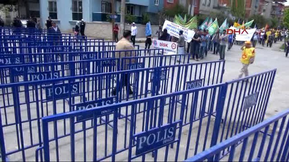 Denizli\'deki Kutlamalarda Slogan Gerginliği