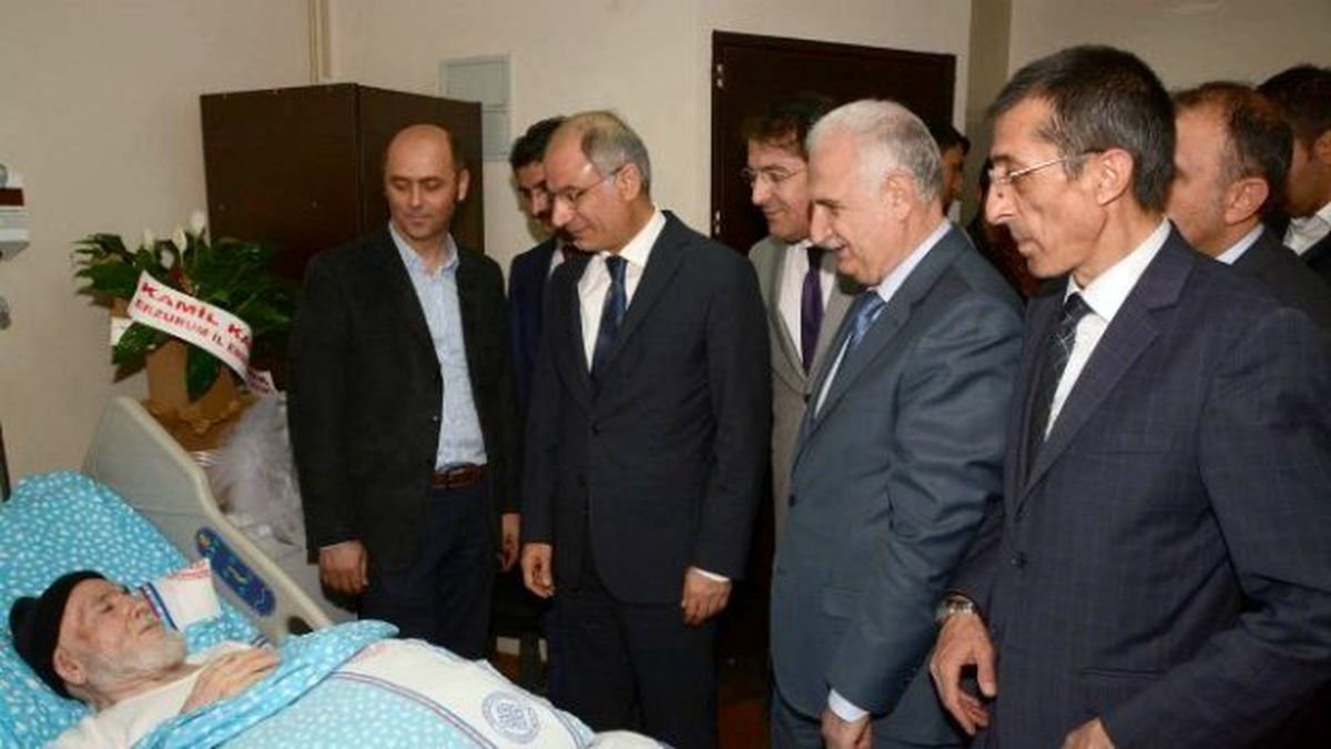 Efkan Ala, Hastane\'de Tedavi Gören Vali Dr. Altıparmak\'ın Babasını Ziyaret Eti
