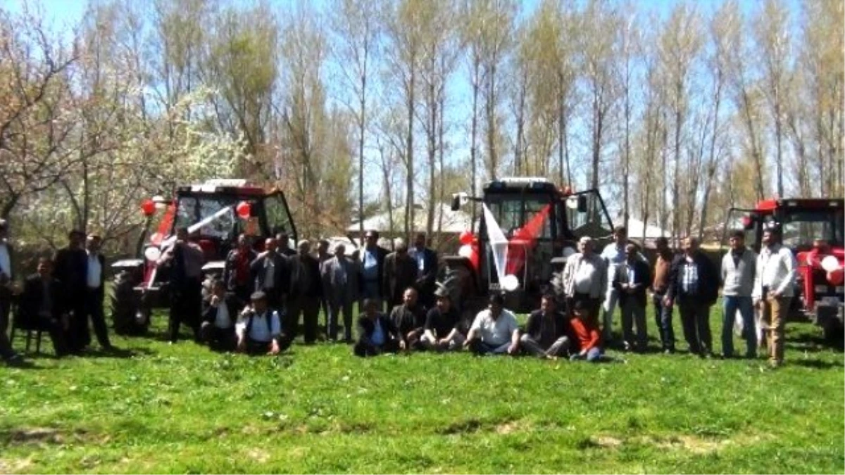 Erciş\'te Yerli Üretim Traktör Tanıtımı