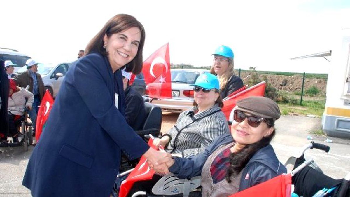 Gaye Usluer 1 Mayıs\'ı İşçilerle Kutladı