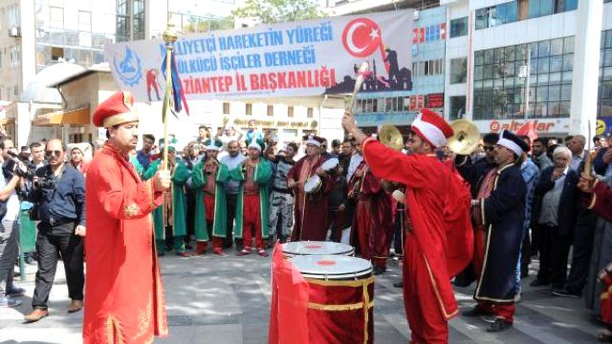 Gaziantep\'te Ülkücü İşçilerden Mehteranlı Kutlama