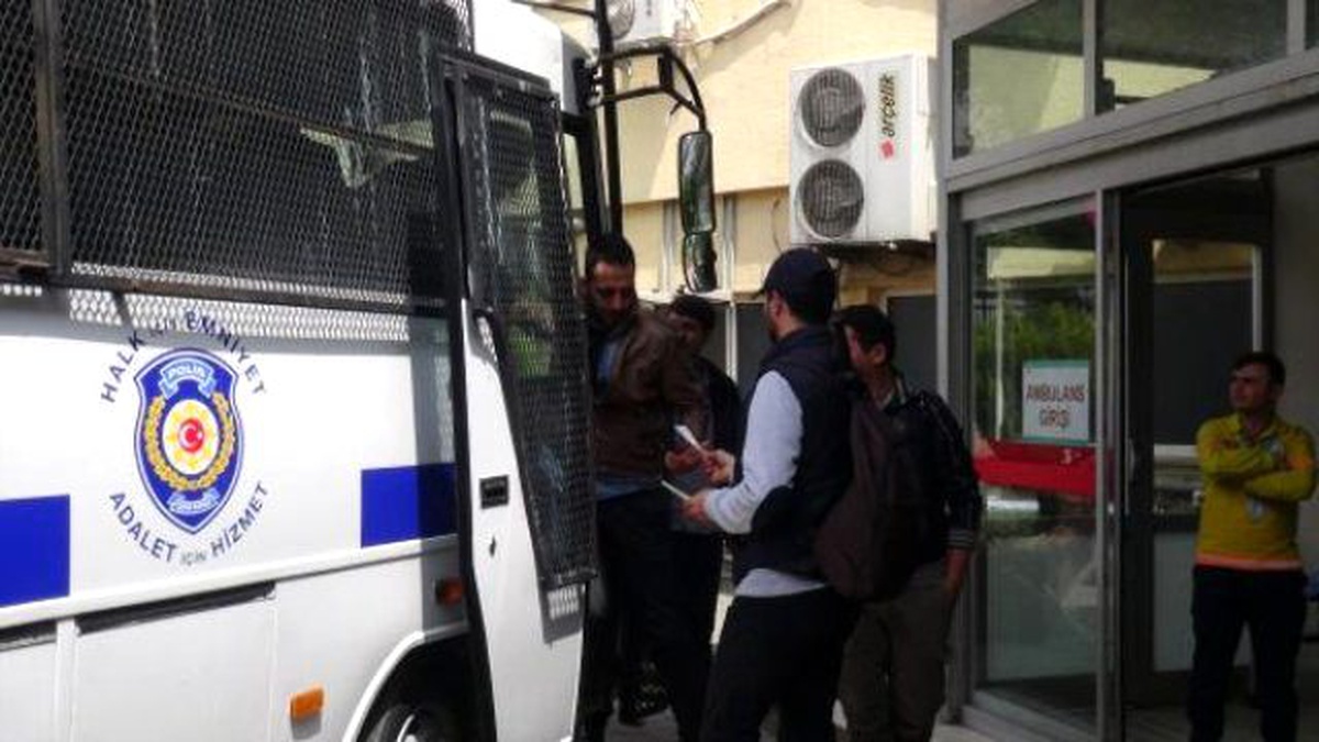 Gözaltına Alınan 14 Kişi Sağlık Kontrolünden Geçirildi