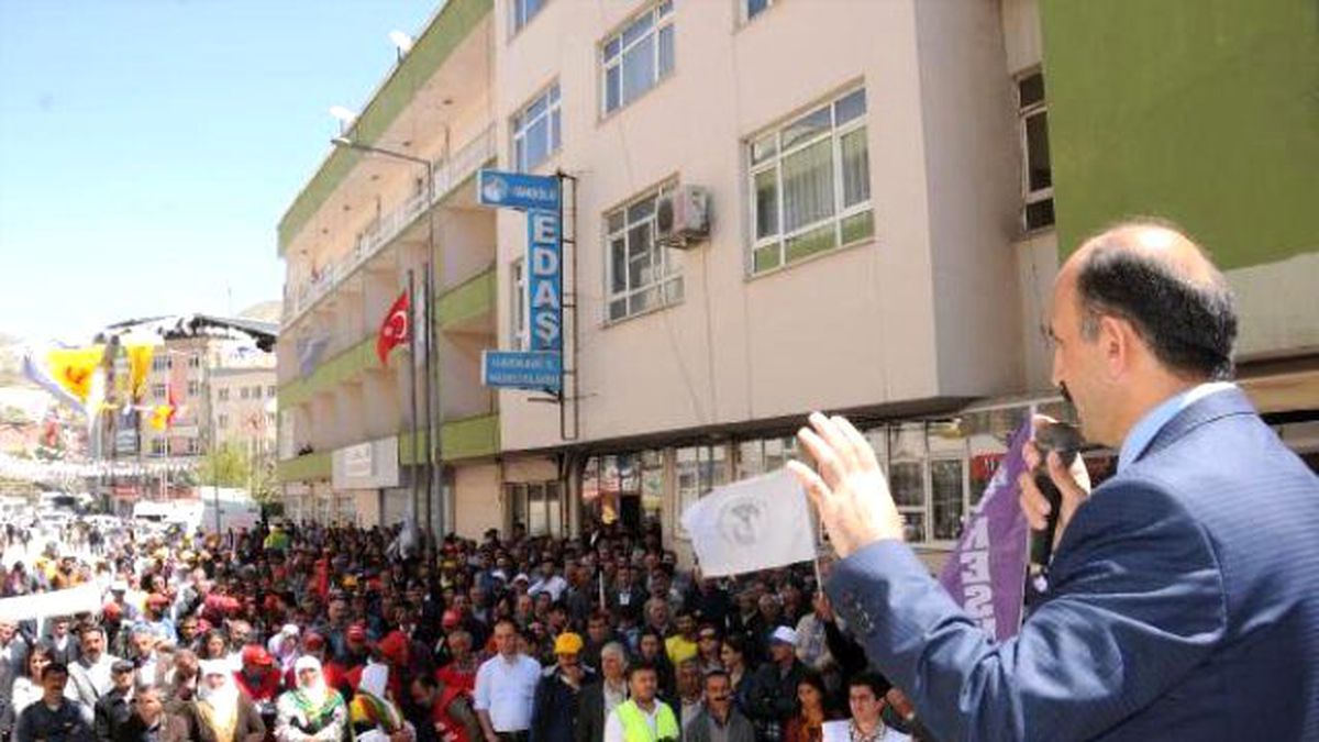Hakkari\'de 1 Mayıs Halaylarla Kutlandı