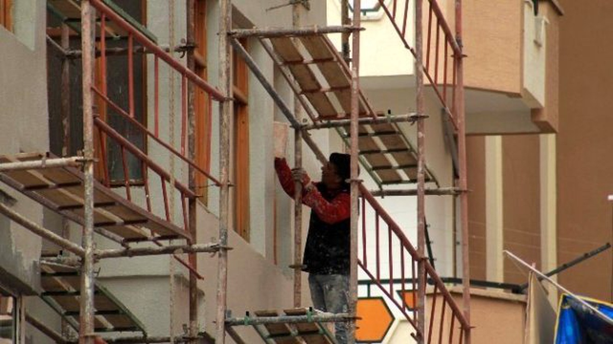 Herkes Halay Çekti, İnşaat İşçileri Çalıştı